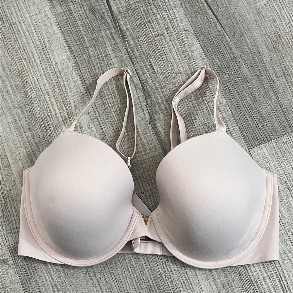 Victoria's Secret Light Pink Bra - Picture 2 of 10